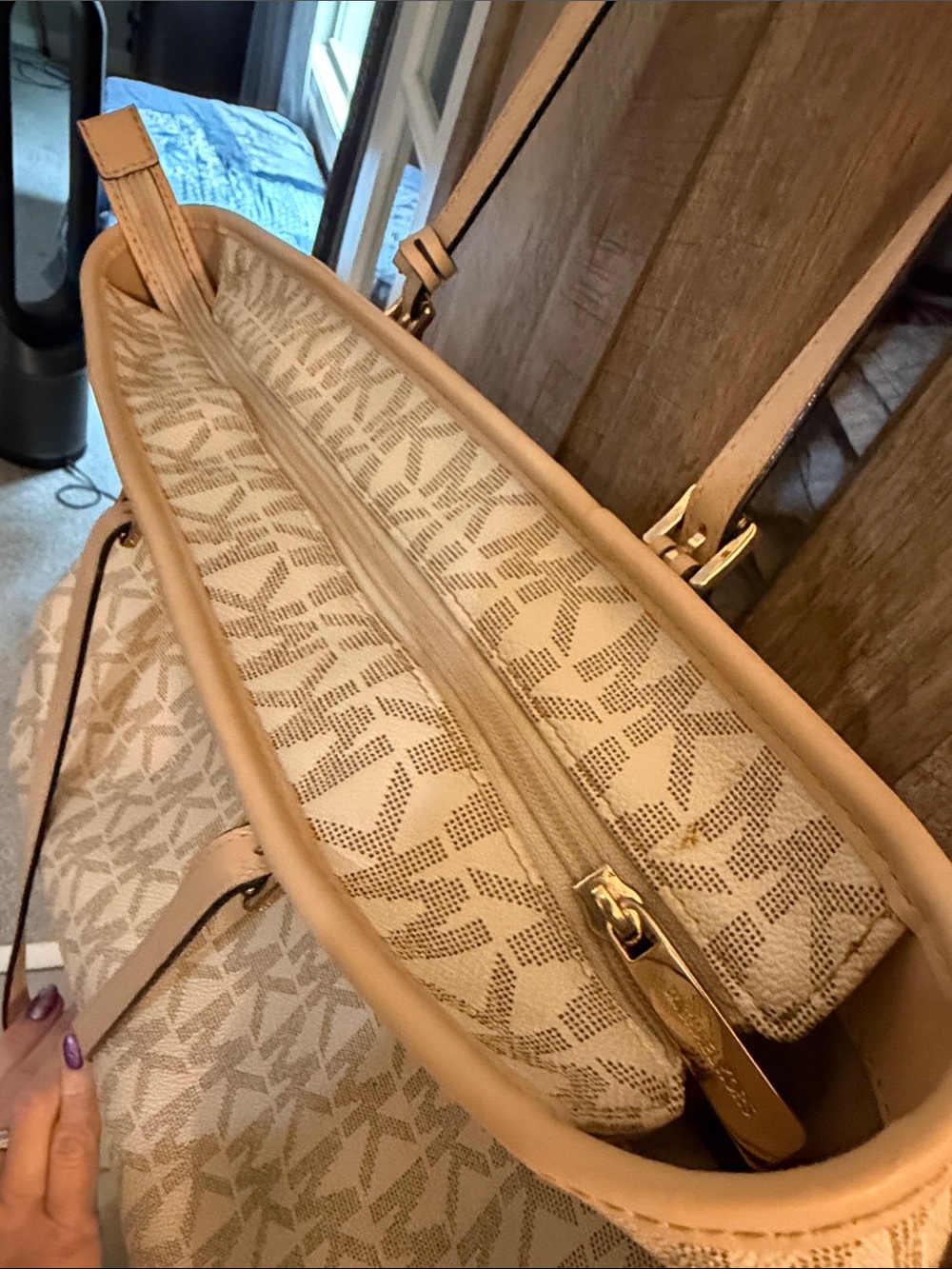 Michael Kors vanilla Jet Set Tote MK Logo with Gold Charm purse bag signature - Picture 7 of 11